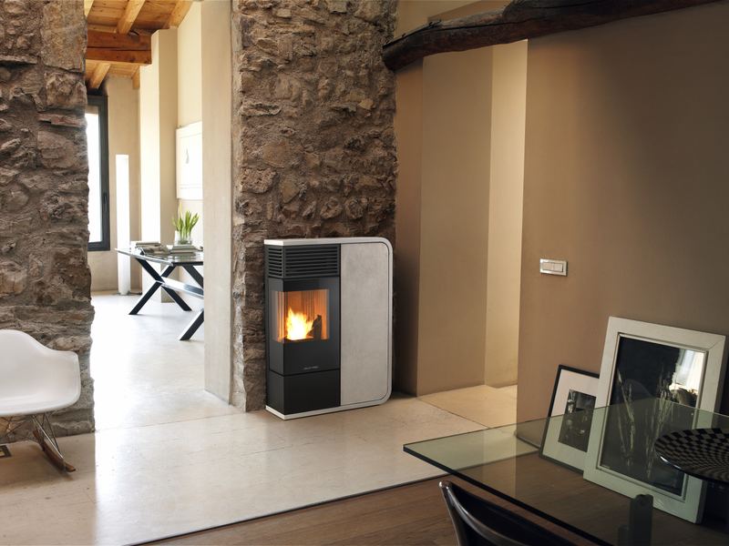 Stufa a pellet in ambiente domestico